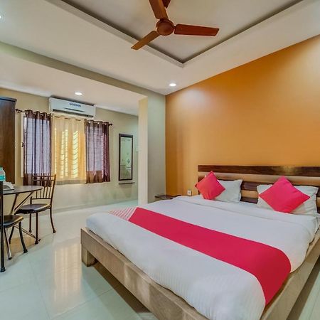 Oyo 18431 Hotel Celestee Grand Hyderabad Esterno foto
