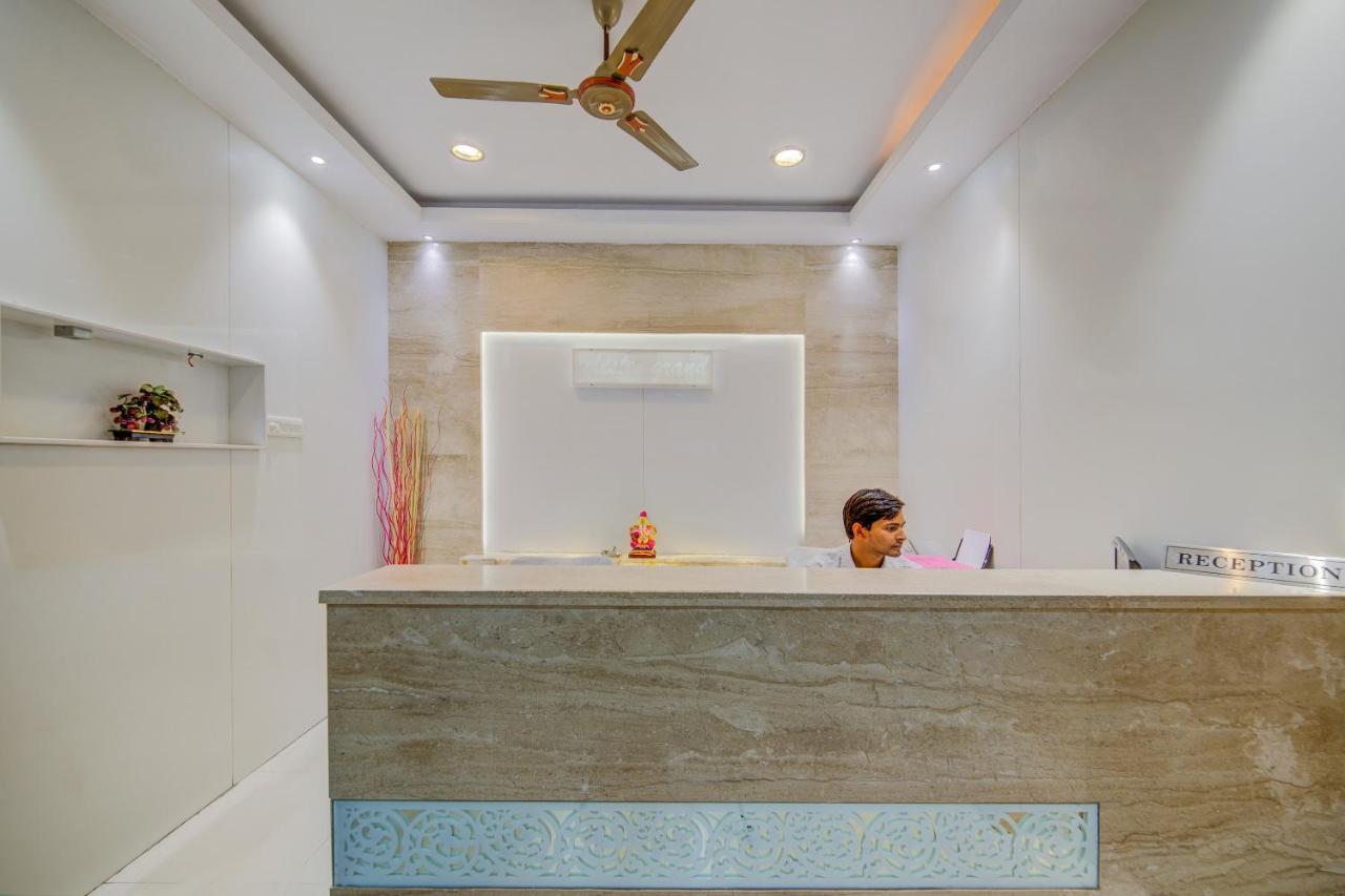 Oyo 18431 Hotel Celestee Grand Hyderabad Esterno foto