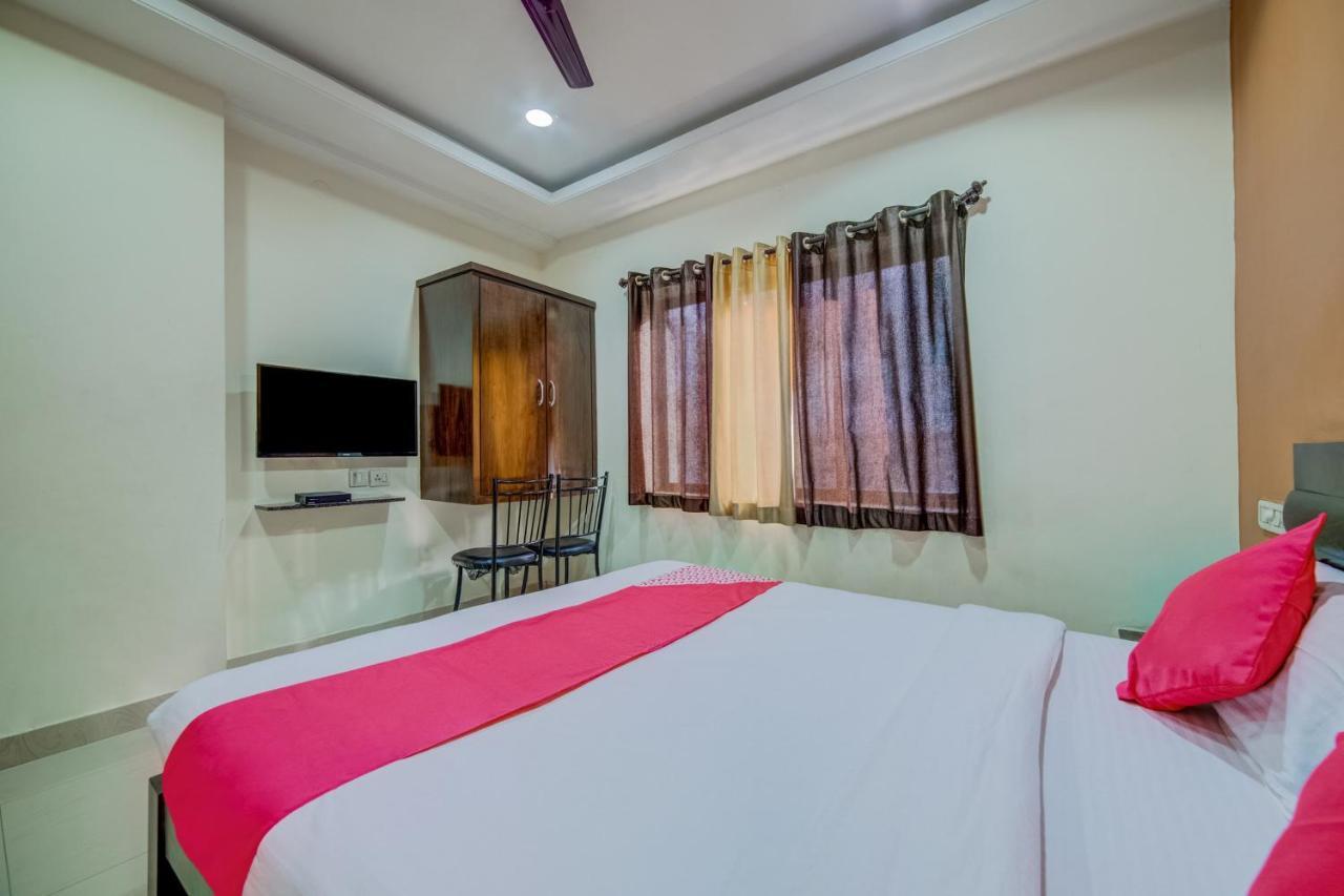 Oyo 18431 Hotel Celestee Grand Hyderabad Esterno foto