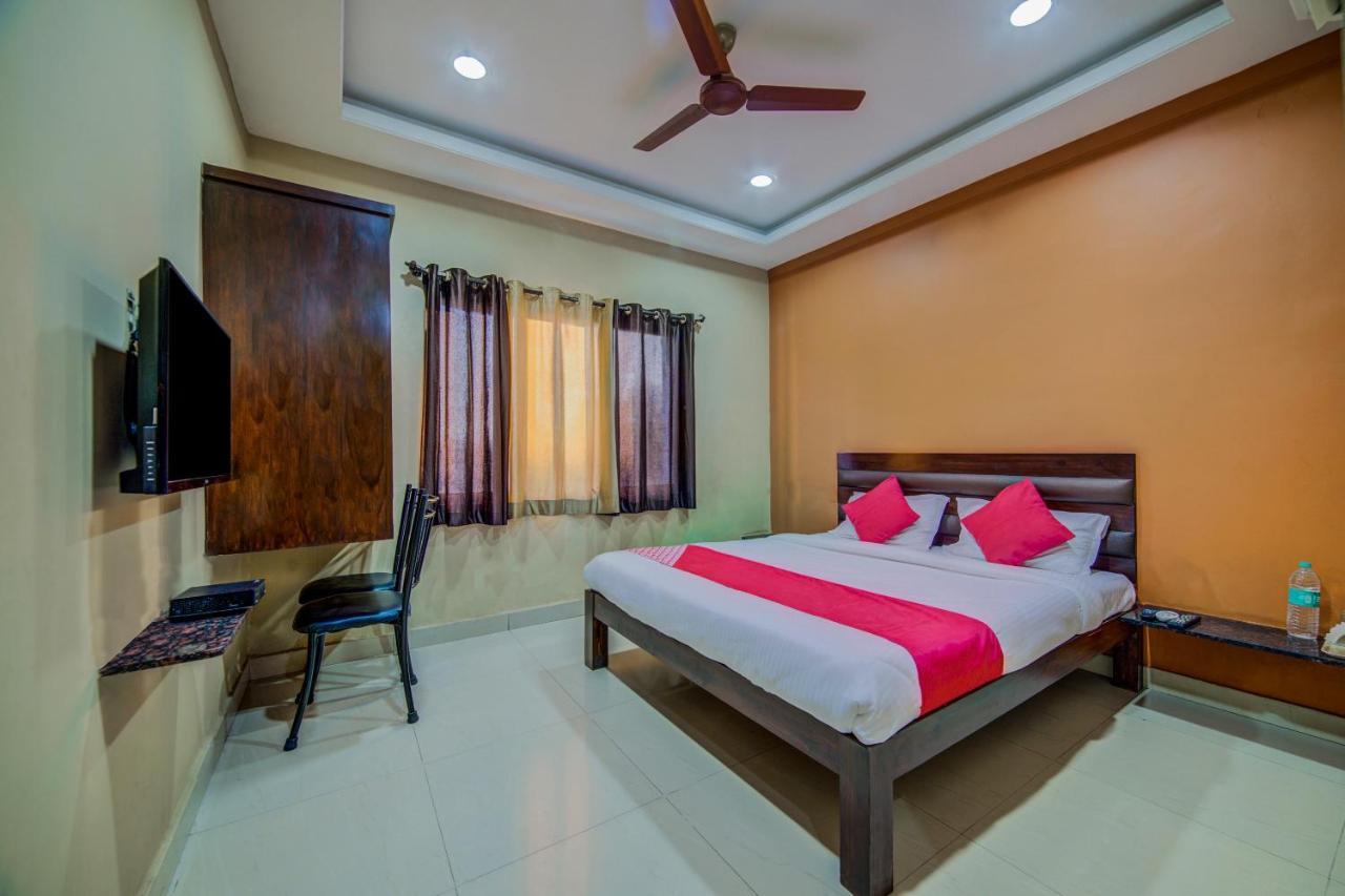 Oyo 18431 Hotel Celestee Grand Hyderabad Esterno foto
