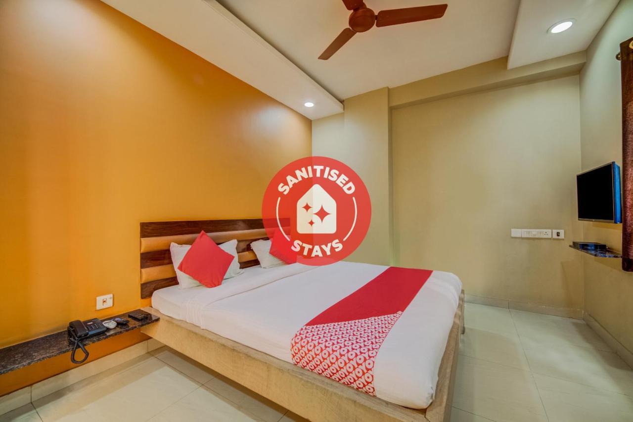 Oyo 18431 Hotel Celestee Grand Hyderabad Esterno foto