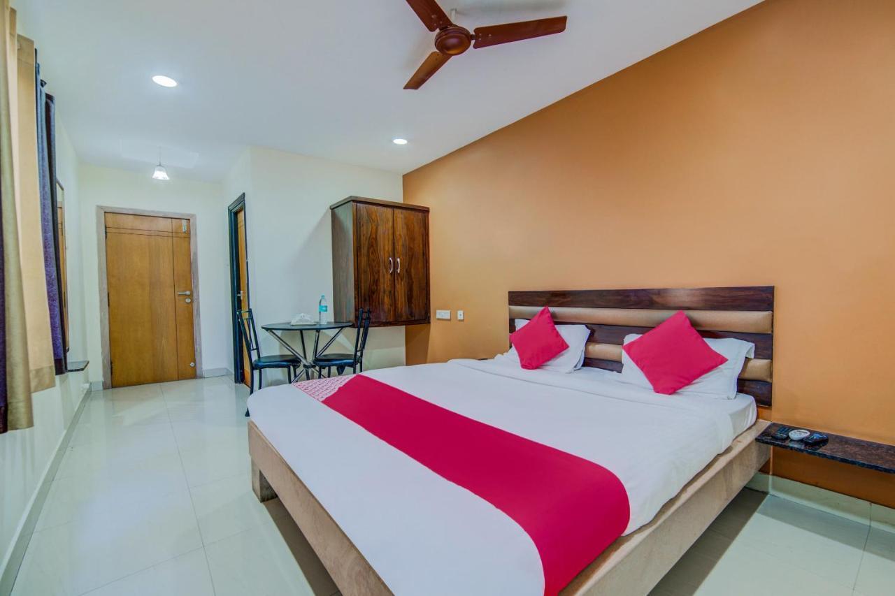 Oyo 18431 Hotel Celestee Grand Hyderabad Esterno foto