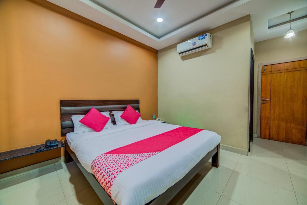 Oyo 18431 Hotel Celestee Grand Hyderabad Esterno foto