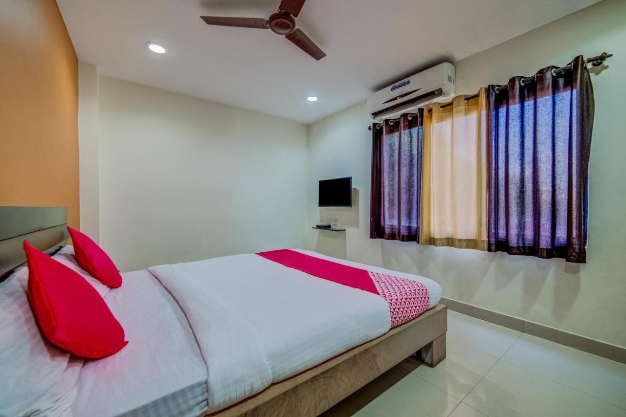 Oyo 18431 Hotel Celestee Grand Hyderabad Esterno foto