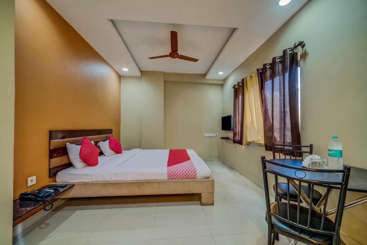 Oyo 18431 Hotel Celestee Grand Hyderabad Esterno foto