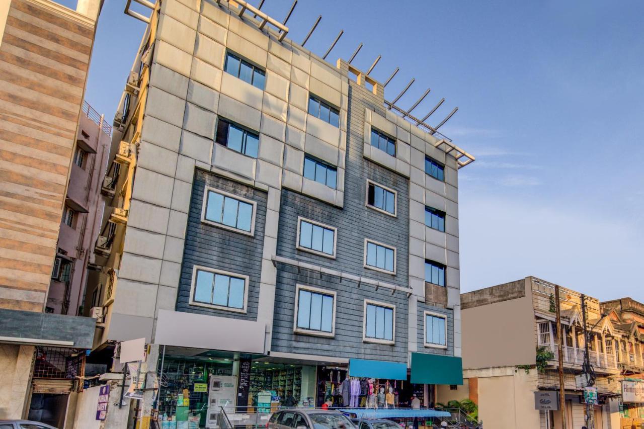 Oyo 18431 Hotel Celestee Grand Hyderabad Esterno foto