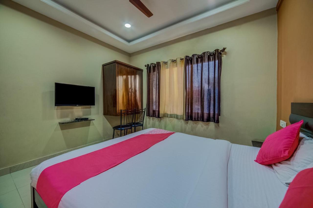 Oyo 18431 Hotel Celestee Grand Hyderabad Esterno foto