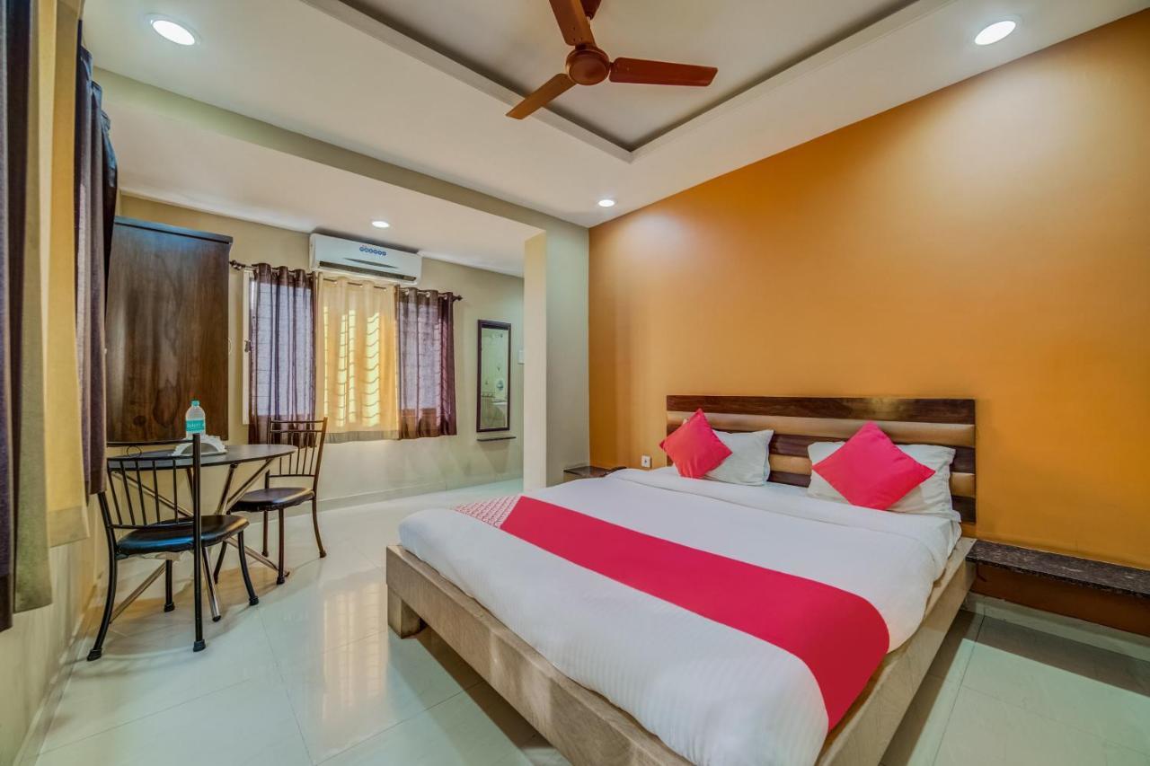 Oyo 18431 Hotel Celestee Grand Hyderabad Esterno foto