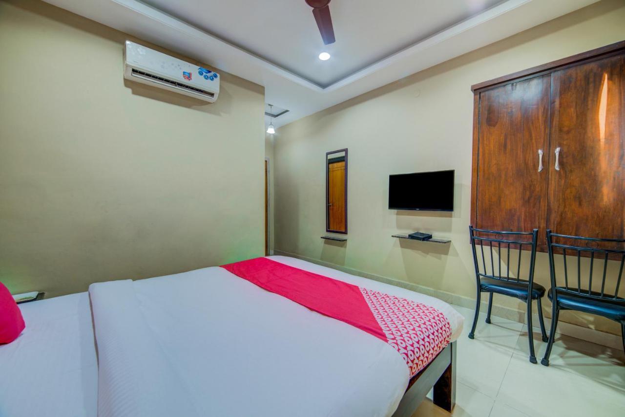 Oyo 18431 Hotel Celestee Grand Hyderabad Esterno foto