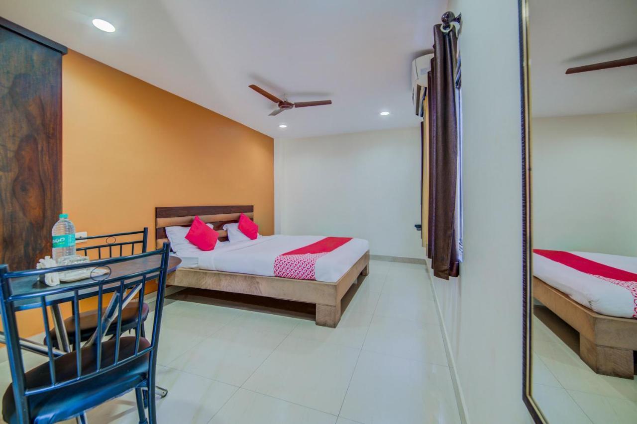 Oyo 18431 Hotel Celestee Grand Hyderabad Esterno foto